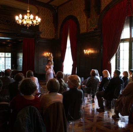 Powitanie uczestników konferencji w sali balowej Pałacu Herbsta.