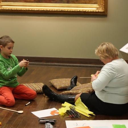 Dwoje uczestników podczas pracy.