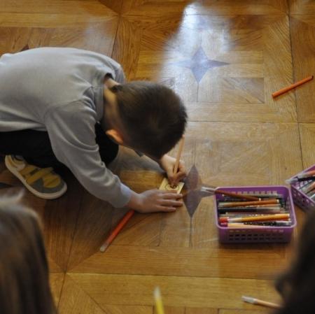 Warsztaty dla rodzeństw podopiecznych Fundacji Gajusz w salonie lustrzanym