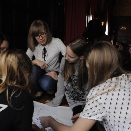 Wykonywanie plakatu podsumowującego zajęcia