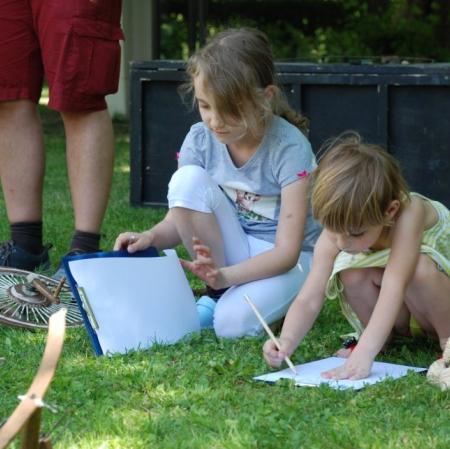 Praca nad scenariuszem do przedstawienia przygotowywany przez uczestniczki warsztatów "Wspomnienie o Annie Marii Herbst".