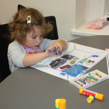 Uczestniczka podczas pracy.