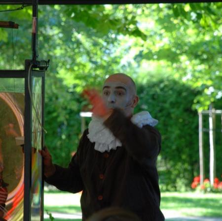 Adam Walny - reżyser spektaklu "Hamlet" w oryginalnej, autorskiej aranżacji oraz założyciel Teatru Walnego.