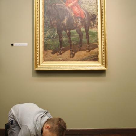 Jeden z uczestników warsztatów "Eko inspiracje" podczas pracy.