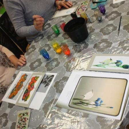 Prace wykonane podczas warsztatów "Tajemnice Orientu na jedwabiu malowane".