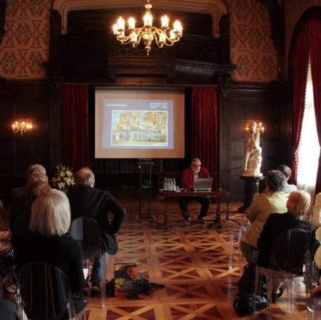 Dyrektor Muzeum Zamku w Łańcucie Wit K. Wojtowicz, wystąpienie pt. „Łańcut dawny salon Rzeczpospolitej. Sztuka przetrwania”.