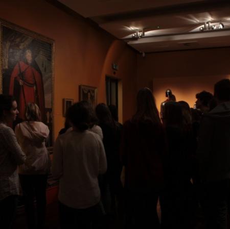 Uczestnicy warsztatów na wystawie