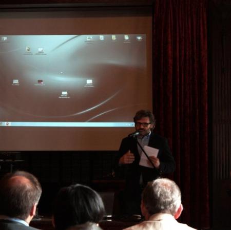 Otwarcie obrad przez dyrektora Muzeum Sztuki w Łodzi Jarosława Suchana.