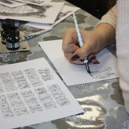 Wykonywanie napisu w secesyjnej stylistyce