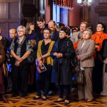 Otwarcie wystawy w sali balowej pałacu Herbsta