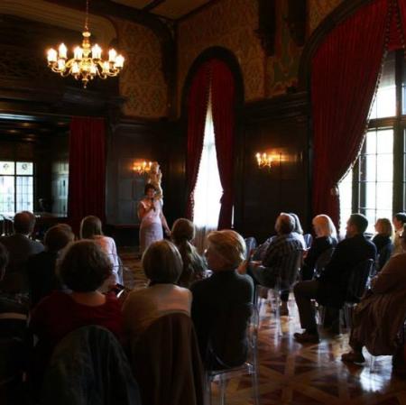 Powitanie uczestników konferencji w sali balowej Pałacu Herbsta.