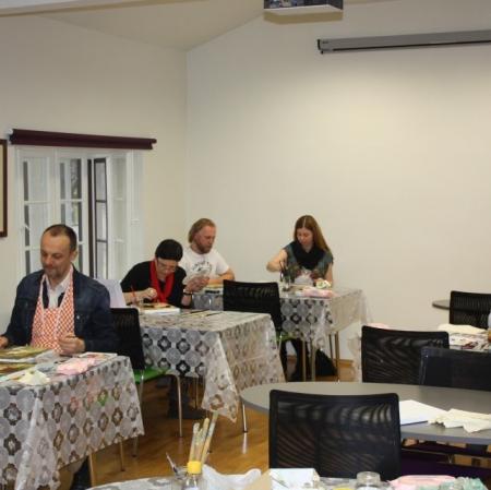 Uczestnicy warsztatów podczas zajęć poświęconych kopii