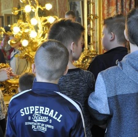 Warsztaty dla rodzeństw podopiecznych Fundacji Gajusz w salonie lustrzanym