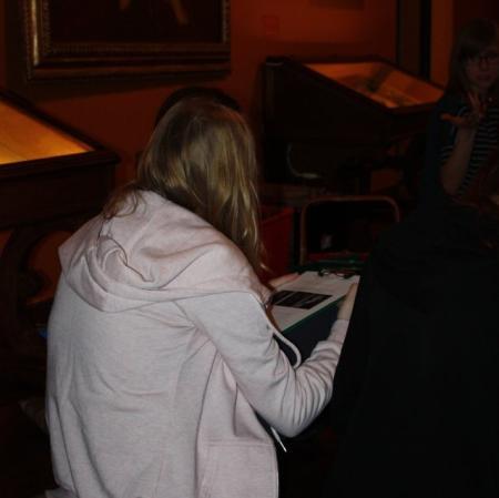 Wspólnie uzupełnianie kart pracy