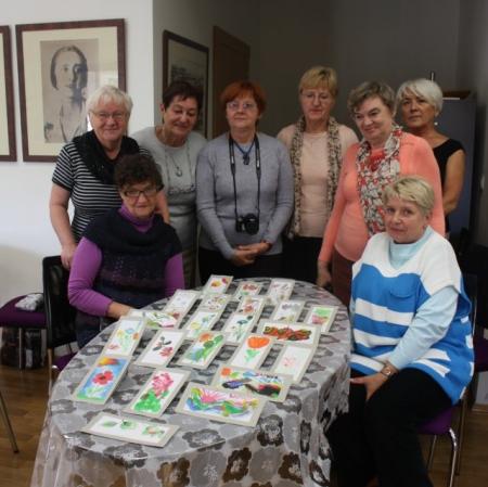 Wystawa autorskich prac wykonanych na jedwabiu podczas warsztatów "Tajemnice Orientu na jedwabiu malowane".