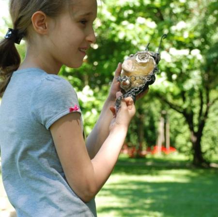Wypróbowanie przez uczestników warsztatów najbardziej niezwykłych marionetek.
