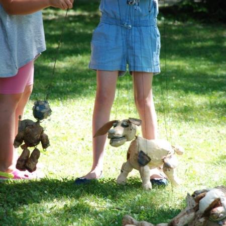 Wypróbowanie przez uczestników warsztatów najbardziej niezwykłych marionetek.
