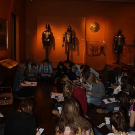 Wspólnie uzupełnianie kart pracy