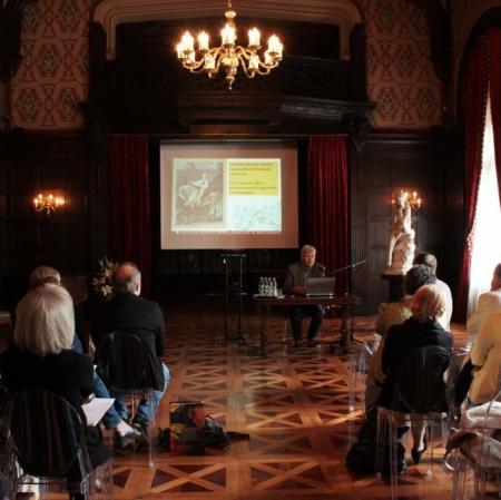 Dyrektor Muzeum Pałacu Króla Jana III w Wilanowie Paweł Jaskanis, wystąpienie pt. „Ku przewadze konkurencyjnej muzealnego opiekuna domu historycznego”.