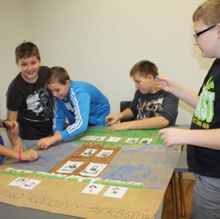 Uczniowie podczas pracy.