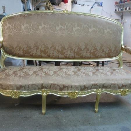 Kanapa 1. złocona w stylu Ludwika XV.jpg