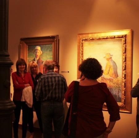 Uczestnicy konferencji podczas zwiedzania Galerii Sztuki Dawnej.