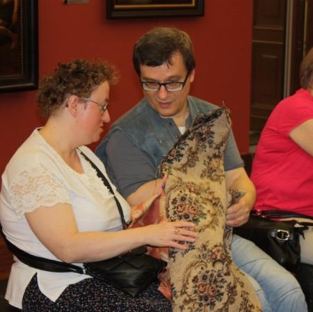 Uczestnicy warsztatu "Pałac Herbsta w kilku odsłonach" w Galerii Sztuki Dawnej.