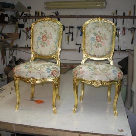 Krzesla złocone w stylu Ludwika XV.jpg