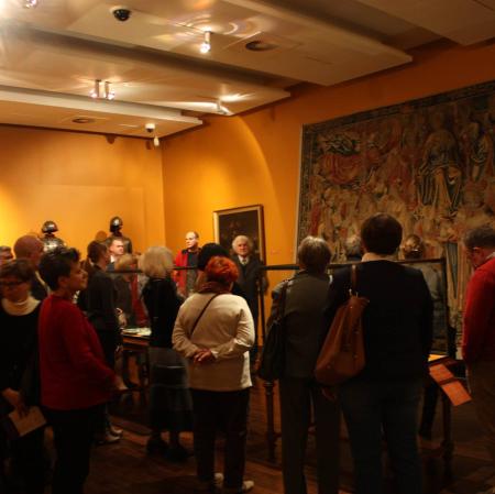 oprowadzanie kuratorskie po wystawie „Otwieram świątynię pamięci”