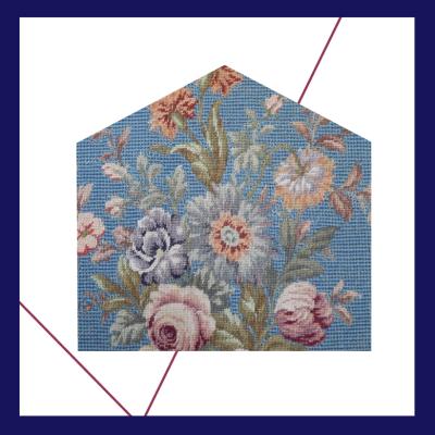 grafika ukazująca fragment niebieskiej tapicerii w kwiaty